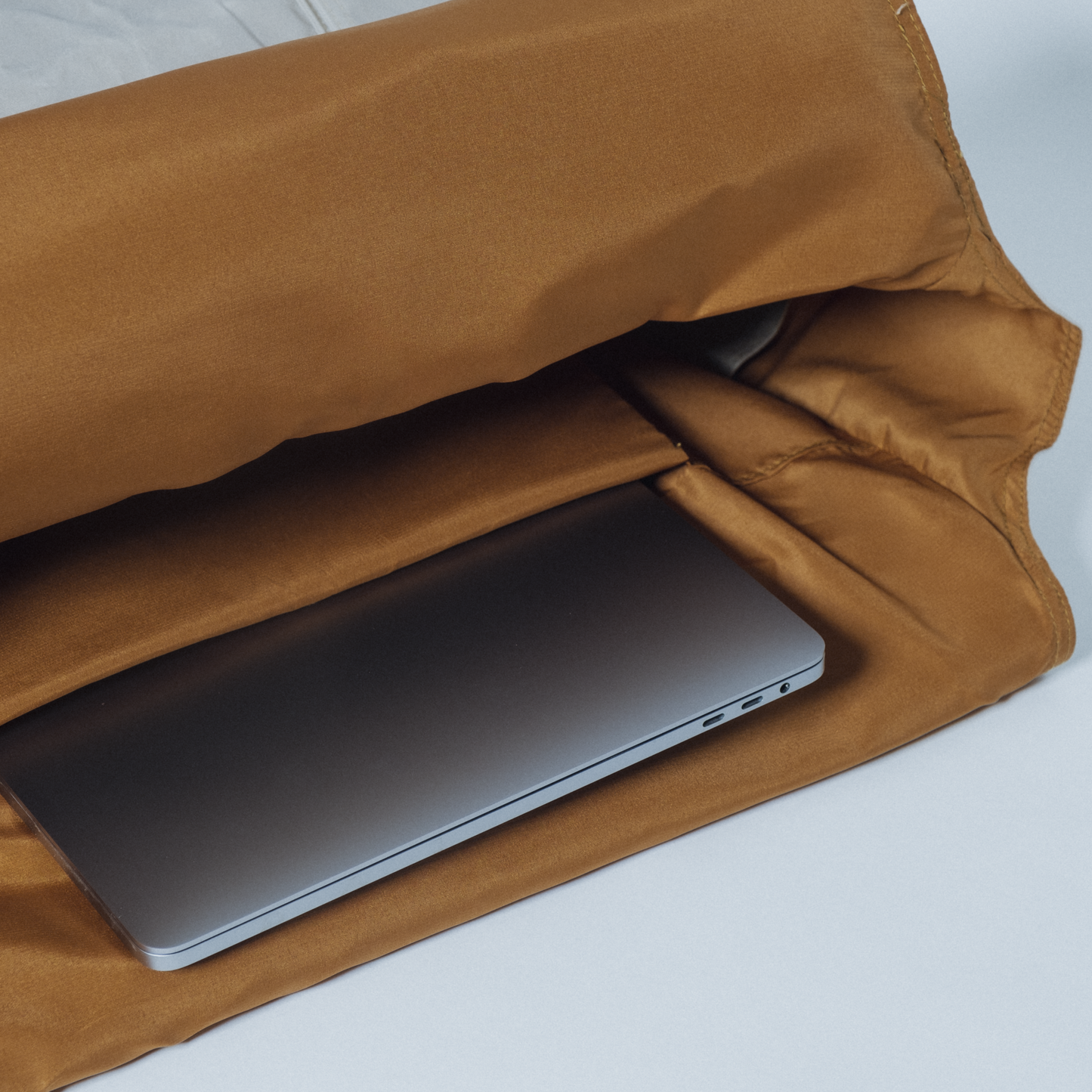 TOUR TOTE - BONE (Light Grey)