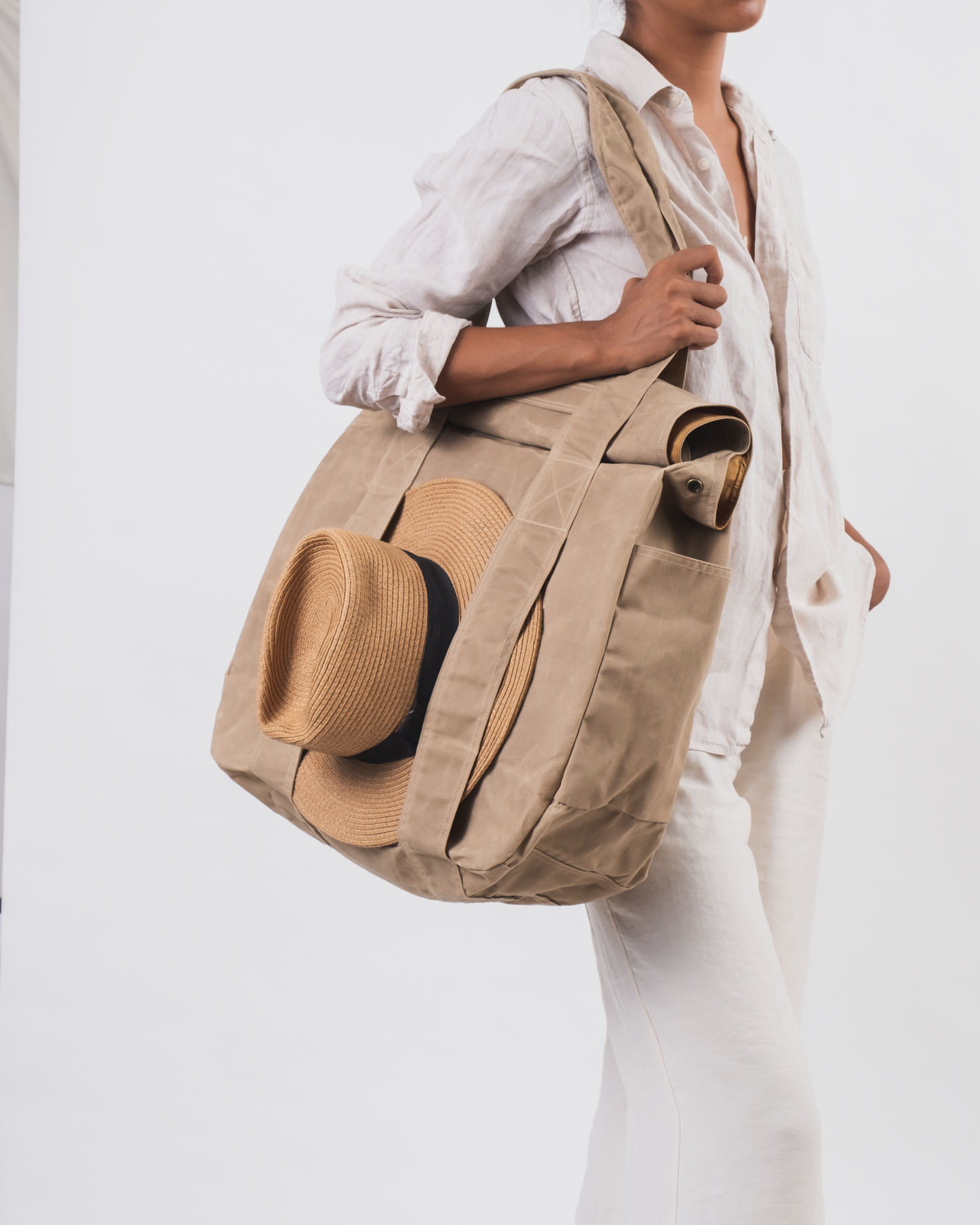 TOUR TOTE - SAND (Khaki)